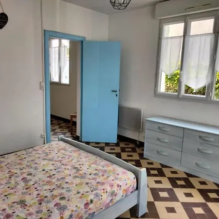 Holiday home Maison Jardin Plage Centre Commerces