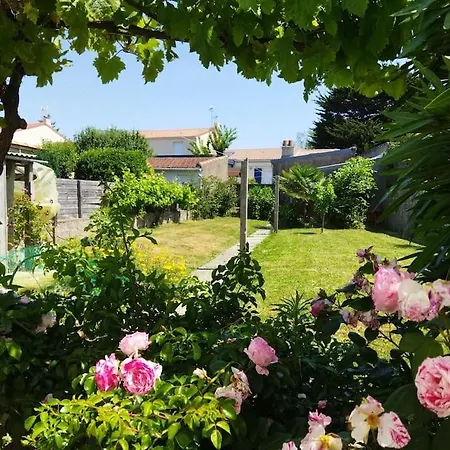 Maison Jardin Plage Centre Commerces Holiday home